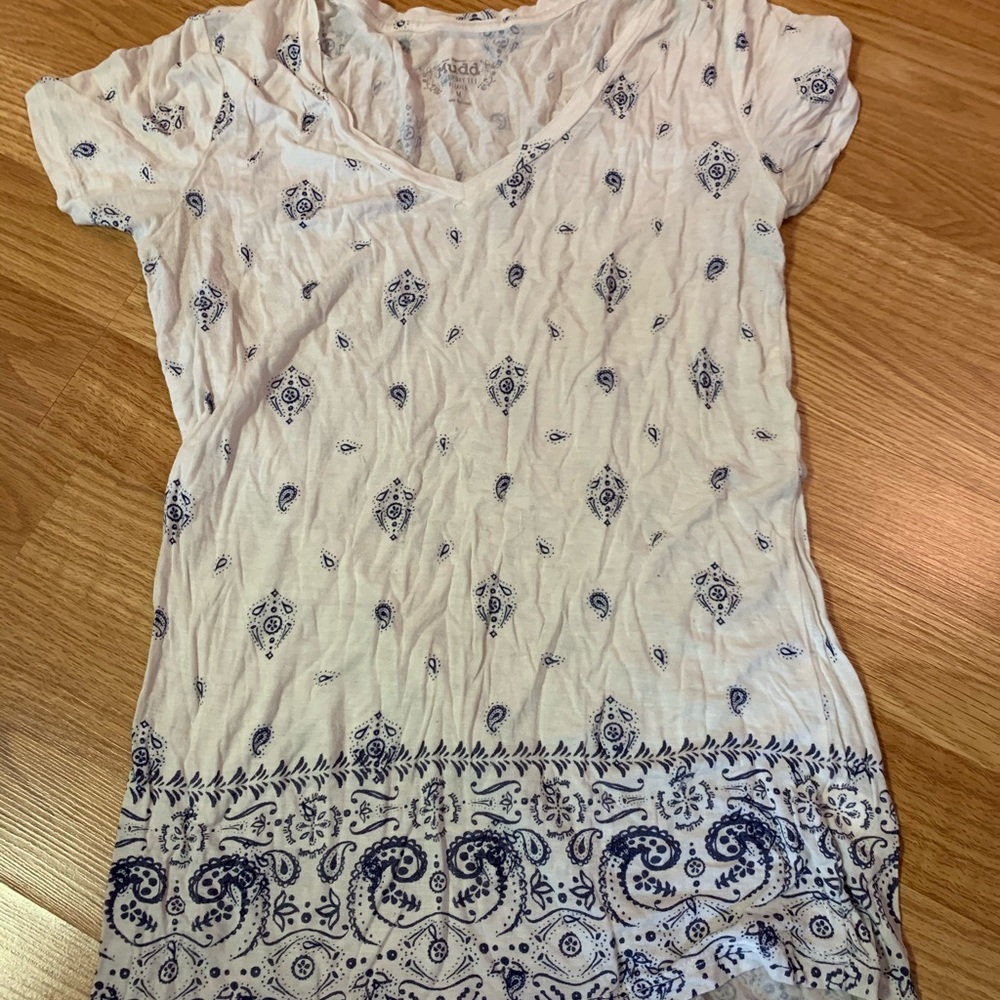 GENTLY WORN V neck T-Shirt